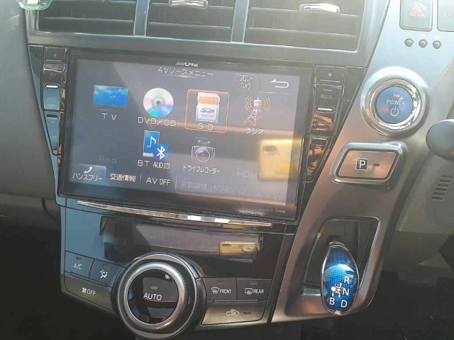 TOYOTA PRIUS ALPHA 2014