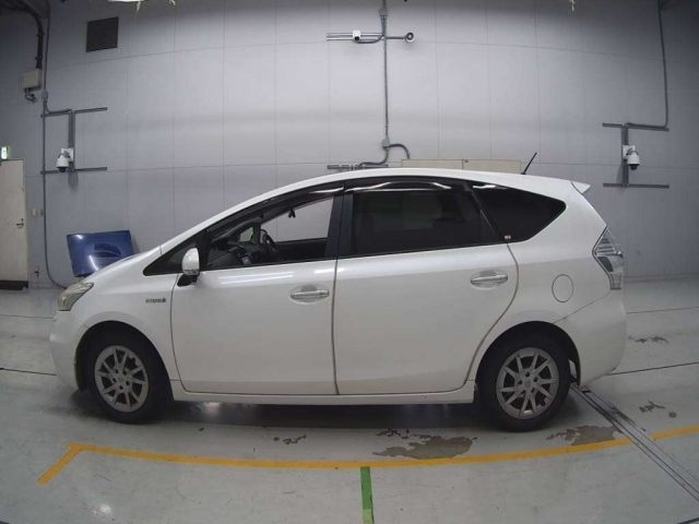 TOYOTA PRIUS ALPHA 2014