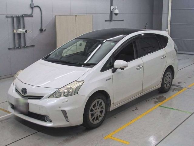 TOYOTA PRIUS ALPHA 2014