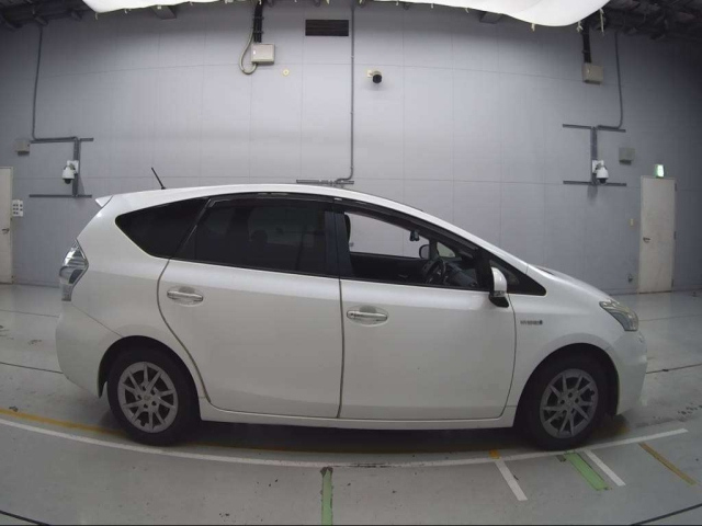 TOYOTA PRIUS ALPHA 2014