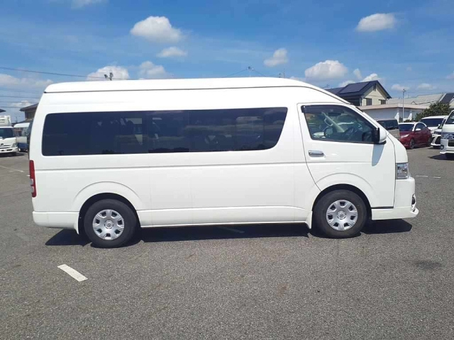 TOYOTA HIACE 2018