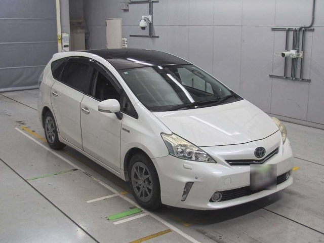 TOYOTA PRIUS ALPHA 2014
