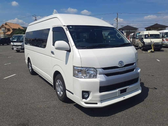TOYOTA HIACE 2018
