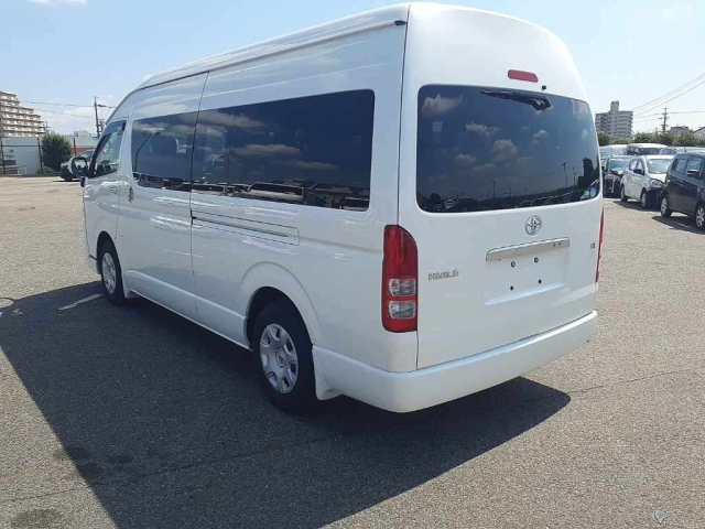 TOYOTA HIACE 2018