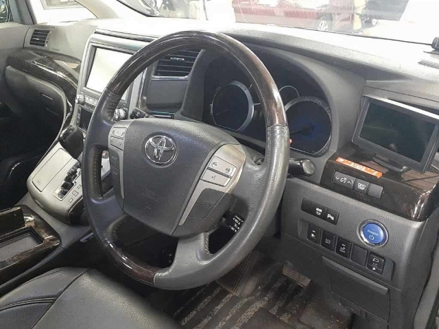 TOYOTA VELLFIRE 2012