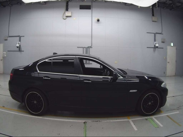 BMW 5 SERIES 2013