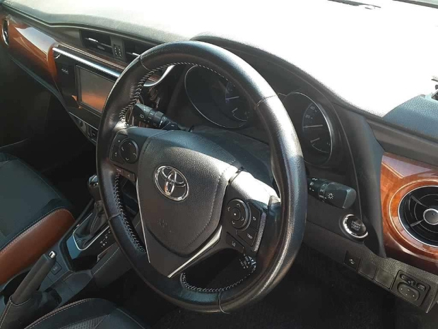 TOYOTA AURIS 2015