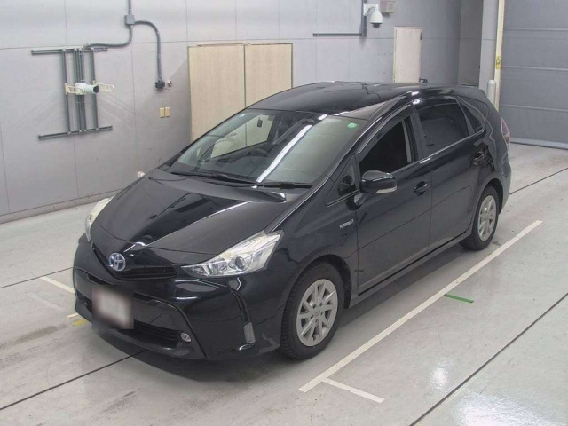 TOYOTA PRIUS ALPHA 2015