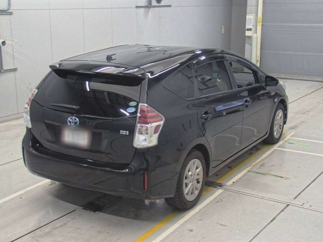 TOYOTA PRIUS ALPHA 2015