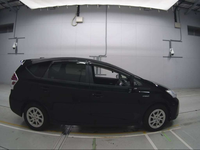TOYOTA PRIUS ALPHA 2015