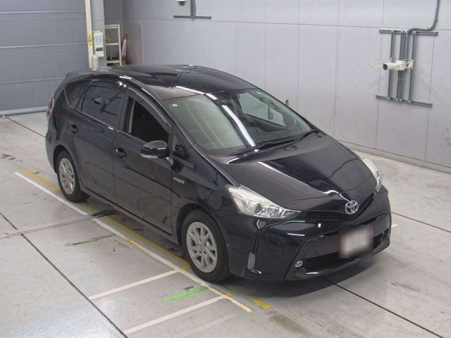 TOYOTA PRIUS ALPHA 2015