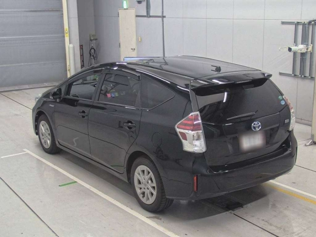 TOYOTA PRIUS ALPHA 2015