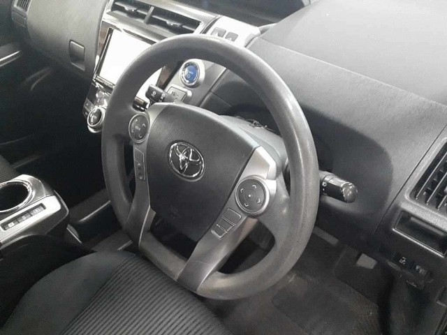 TOYOTA PRIUS ALPHA 2015