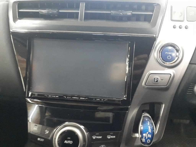 TOYOTA PRIUS ALPHA 2015