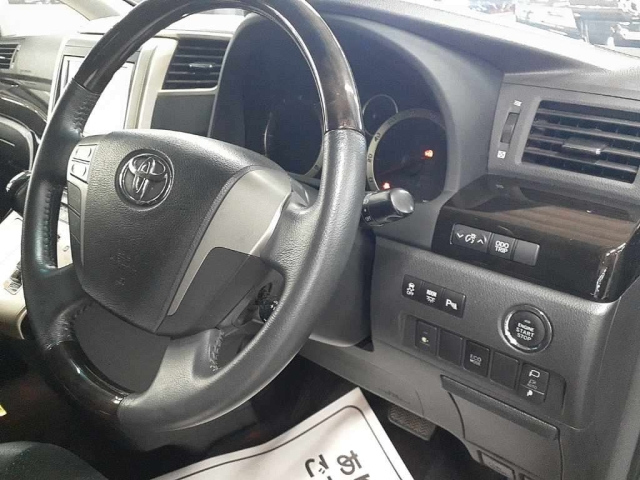 TOYOTA VELLFIRE 2013