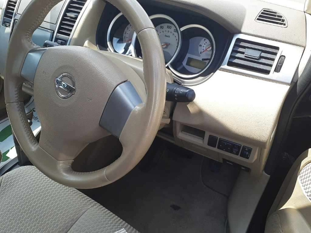 NISSAN TIIDA 2010