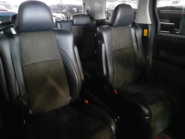 TOYOTA VELLFIRE 2013