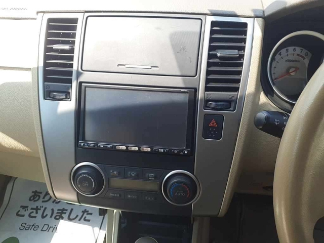 NISSAN TIIDA 2010