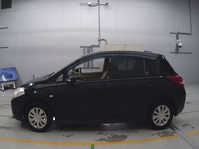 NISSAN TIIDA 2010