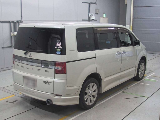 MITSUBISHI DELICA D5 2010