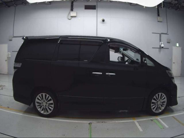 TOYOTA VELLFIRE 2013