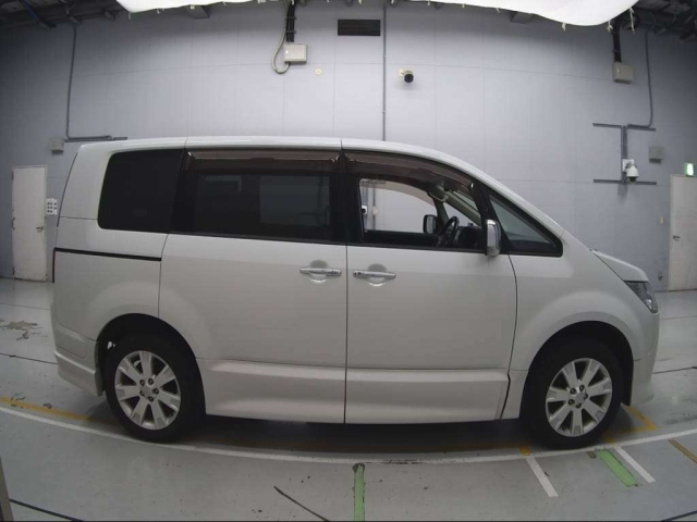 MITSUBISHI DELICA D5 2010