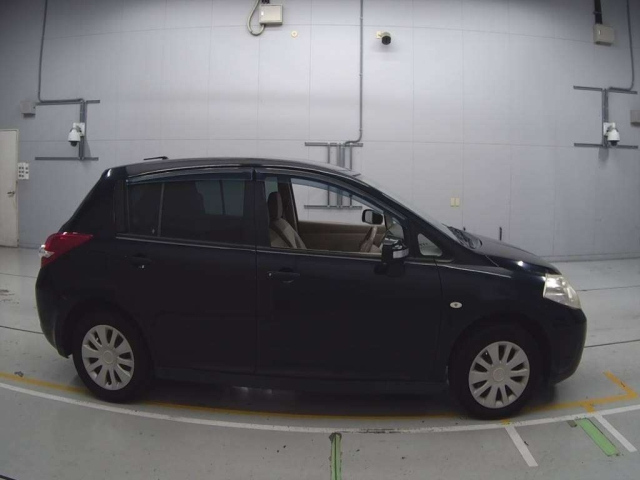 NISSAN TIIDA 2010