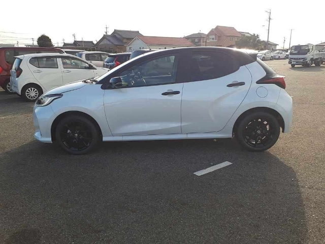 TOYOTA YARIS 2025