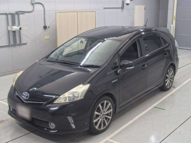 TOYOTA PRIUS ALPHA 2013