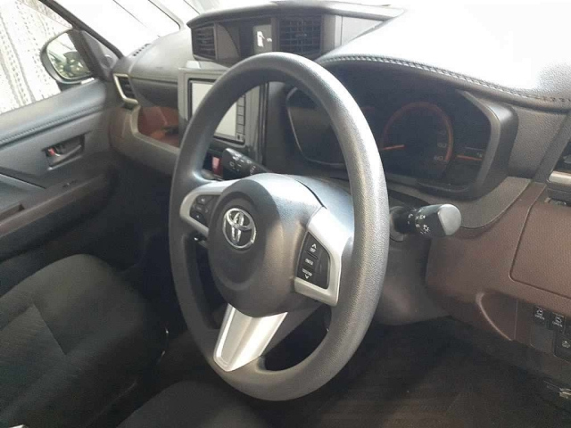 TOYOTA TANK 2018