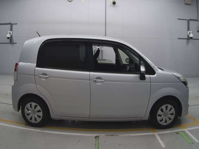 TOYOTA SPADE 2012
