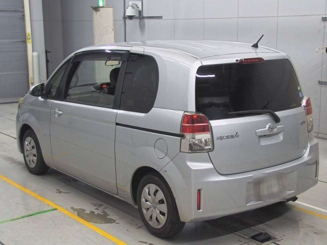 TOYOTA SPADE 2012