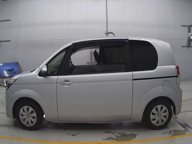 TOYOTA SPADE 2012