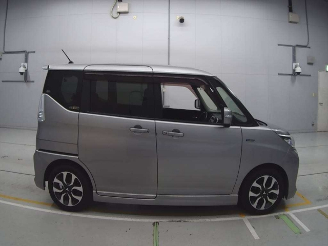 MITSUBISHI DELICA D2 2017