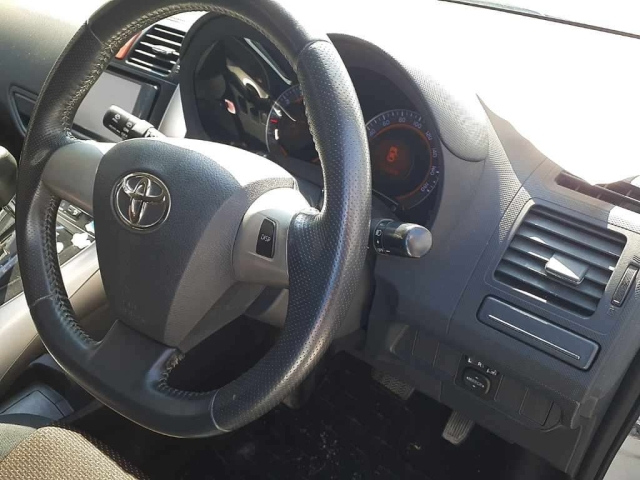 TOYOTA AURIS 2010