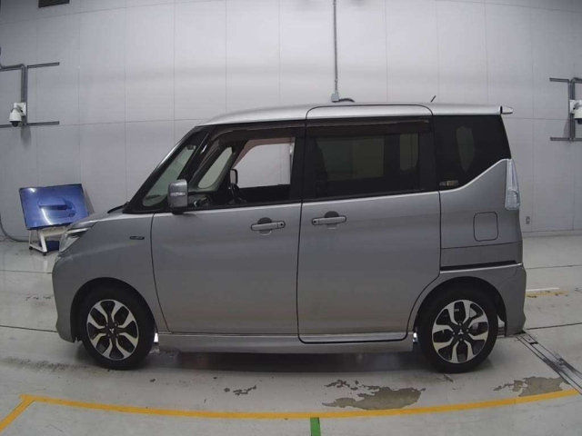 MITSUBISHI DELICA D2 2017