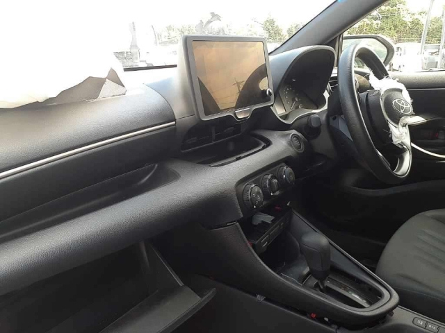 TOYOTA YARIS 2024