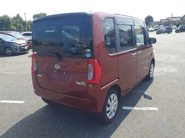 DAIHATSU TANTO 2015