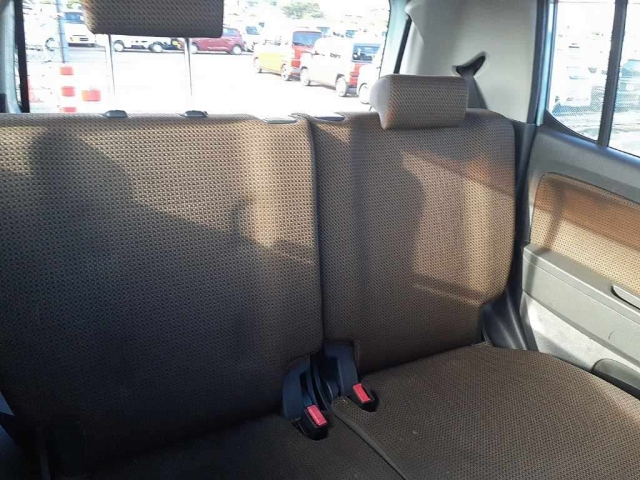 SUZUKI MRWAGON 2011