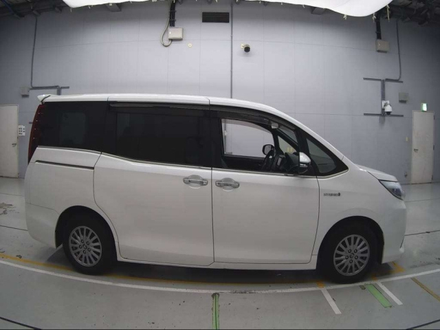 TOYOTA ESQUIRE 2014