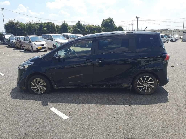 TOYOTA SIENTA 2018