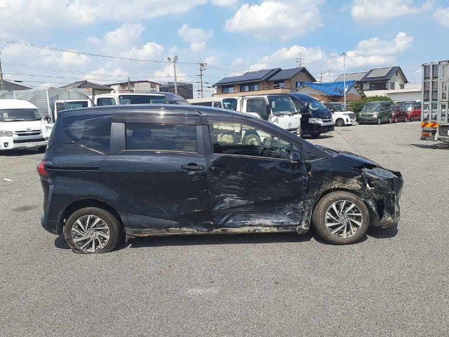TOYOTA SIENTA 2018