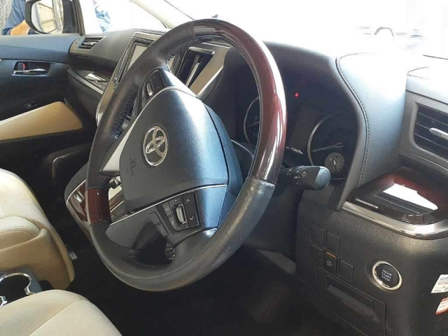 TOYOTA VELLFIRE 2015