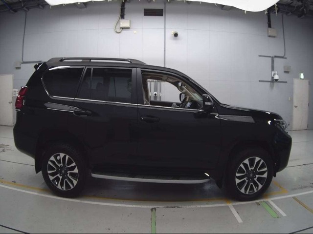 TOYOTA LAND CRUISER PRADO 2023