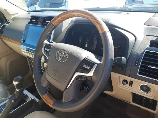 TOYOTA LAND CRUISER PRADO 2023