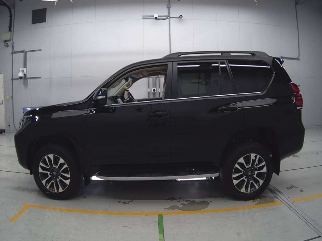 TOYOTA LAND CRUISER PRADO 2023