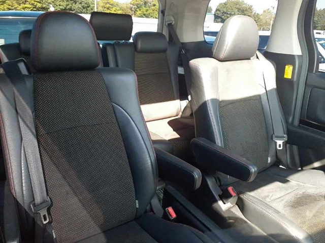 TOYOTA VELLFIRE 2013