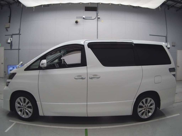 TOYOTA VELLFIRE 2013