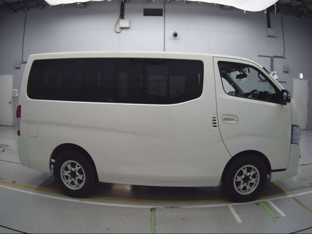 NISSAN CARAVAN 2019
