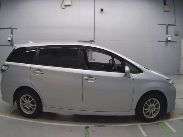 TOYOTA WISH 2012